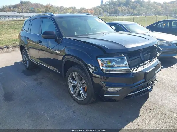 1V2FR2CAXJC588620 2018 VOLKSWAGEN ATLAS - Image 1