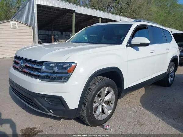 1V2GR2CA3JC557570 2018 VOLKSWAGEN ATLAS - Image 2