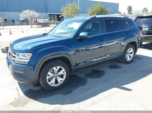 1V2GR2CA8JC544992 2018 VOLKSWAGEN ATLAS - Image 2