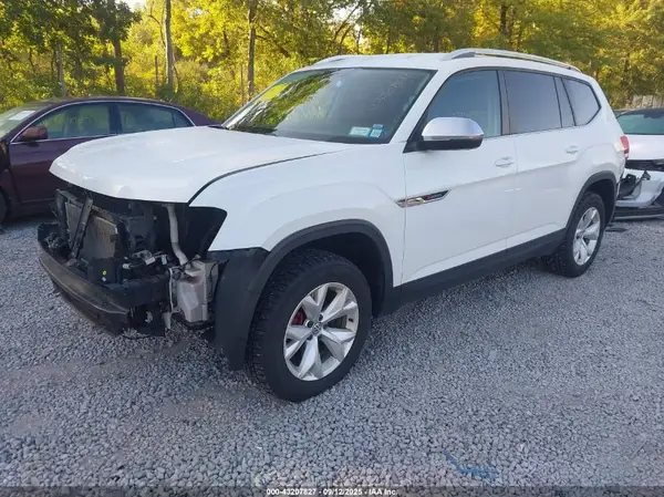 1V2GR2CA9JC529790 2018 VOLKSWAGEN ATLAS - Image 2