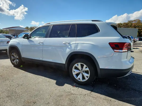 1V2GR2CA9JC545021 2018 VOLKSWAGEN ATLAS - Image 2
