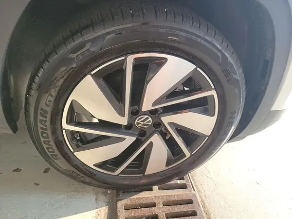1V2HR2CA5RC576086 2024 VOLKSWAGEN ATLAS - Image 2