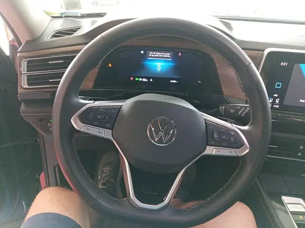 1V2HR2CA7RC565025 2024 VOLKSWAGEN ATLAS - Image 2