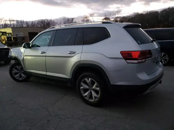 1V2KR2CA1JC545086 2018 VOLKSWAGEN ATLAS - Image 2