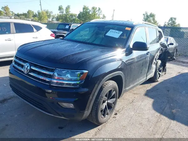 1V2KR2CA2JC586021 2018 VOLKSWAGEN ATLAS - Image 2