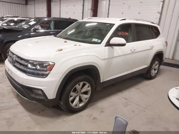 1V2KR2CA3JC575657 2018 VOLKSWAGEN ATLAS - Image 2