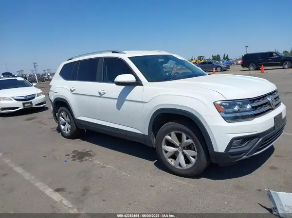 1V2LR2CA3JC520890 2018 VOLKSWAGEN ATLAS - Image 1