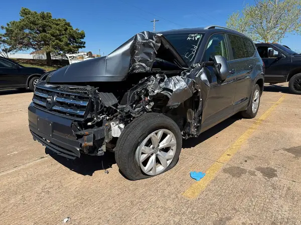 1V2LR2CA5JC540686 2018 VOLKSWAGEN ATLAS - Image 2