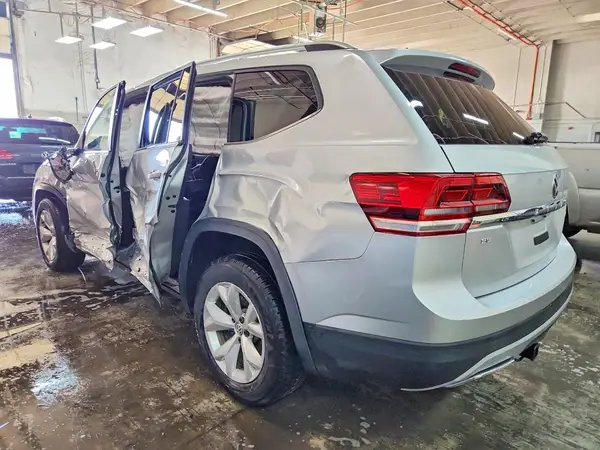 1V2LR2CAXJC548850 2018 VOLKSWAGEN ATLAS - Image 2