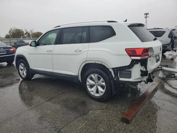 1V2MR2CA0JC555990 2018 VOLKSWAGEN ATLAS - Image 2