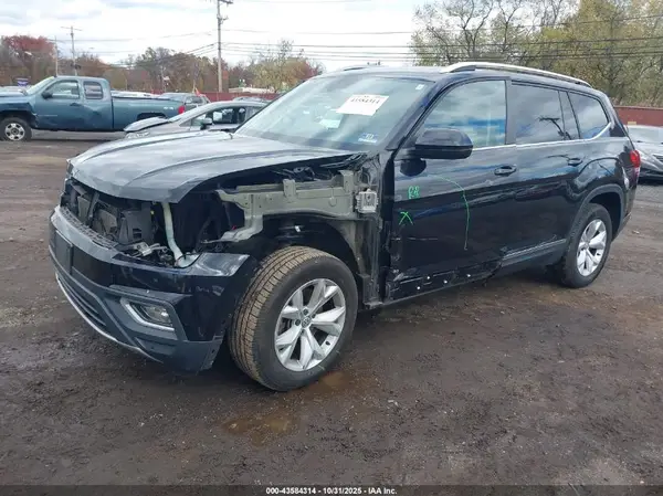 1V2MR2CA1JC525266 2018 VOLKSWAGEN ATLAS - Image 2