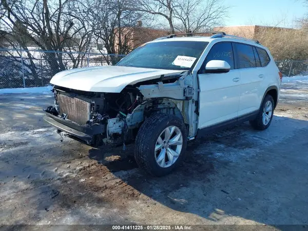 1V2MR2CA1JC555173 2018 VOLKSWAGEN ATLAS - Image 2