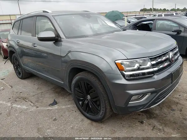 1V2MR2CA2JC585864 2018 VOLKSWAGEN ATLAS - Image 1