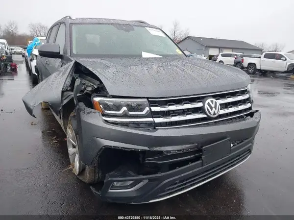 1V2MR2CA3JC535541 2018 VOLKSWAGEN ATLAS - Image 1