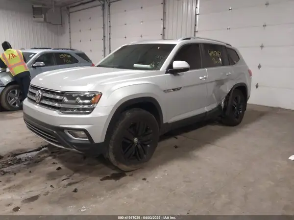 1V2MR2CA5JC521172 2018 VOLKSWAGEN ATLAS - Image 2
