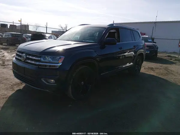 1V2MR2CA5JC577600 2018 VOLKSWAGEN ATLAS - Image 2