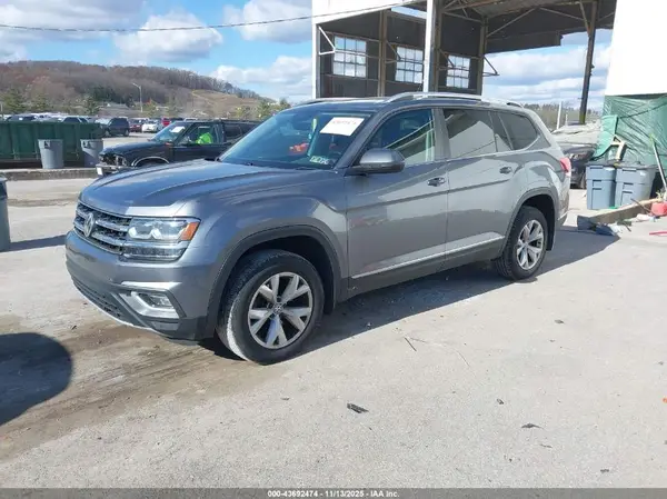 1V2MR2CA9JC523068 2018 VOLKSWAGEN ATLAS - Image 2