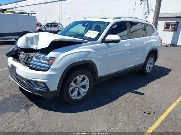 1V2MR2CAXJC550084 2018 VOLKSWAGEN ATLAS - Image 2