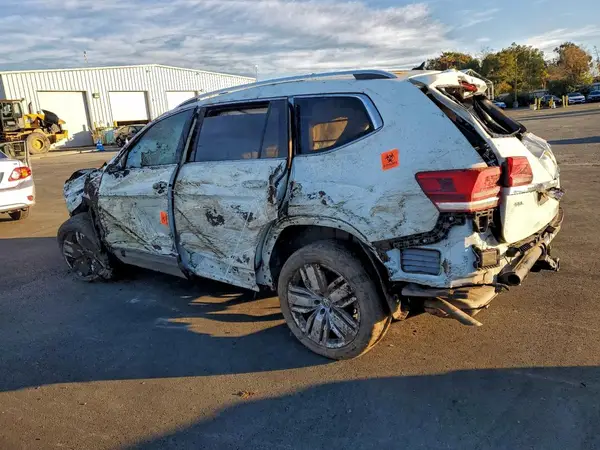 1V2NR2CA2JC501823 2018 VOLKSWAGEN ATLAS - Image 2