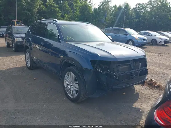 1V2NR2CA2JC525975 2018 VOLKSWAGEN ATLAS - Image 1