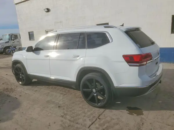 1V2NR2CA3JC568799 2018 VOLKSWAGEN ATLAS - Image 2