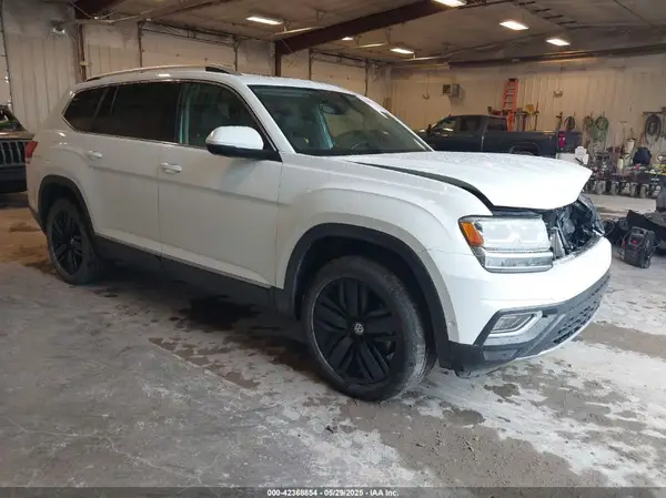 1V2NR2CA3JC594822 2018 VOLKSWAGEN ATLAS - Image 1