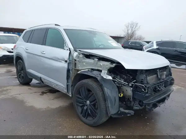 1V2NR2CA3JC597557 2018 VOLKSWAGEN ATLAS - Image 1