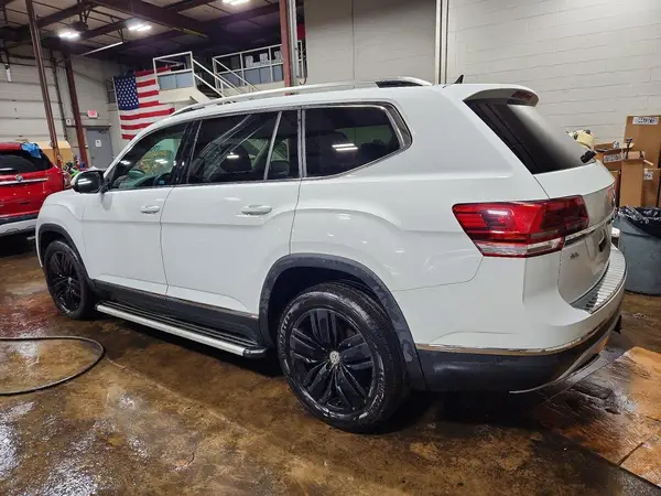 1V2NR2CA4JC577401 2018 VOLKSWAGEN ATLAS - Image 2