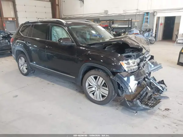 1V2NR2CA5JC592702 2018 VOLKSWAGEN ATLAS - Image 1