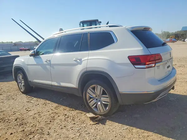 1V2NR2CA8JC585775 2018 VOLKSWAGEN ATLAS - Image 2