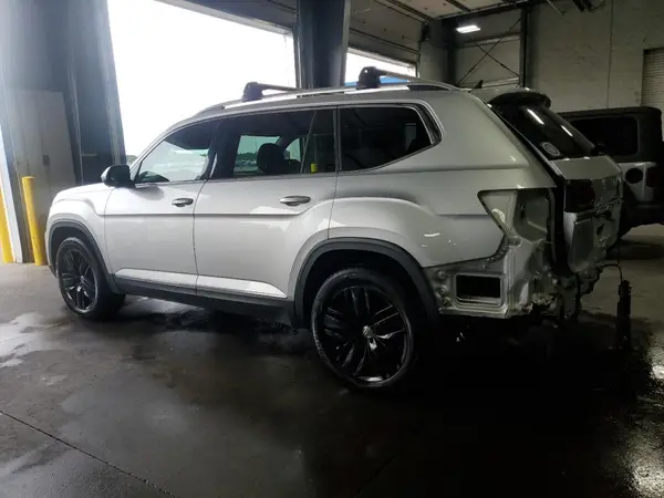 1V2NR2CA8JC588286 2018 VOLKSWAGEN ATLAS - Image 2