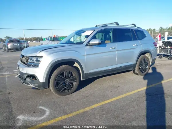 1V2NR2CA9JC564465 2018 VOLKSWAGEN ATLAS - Image 2