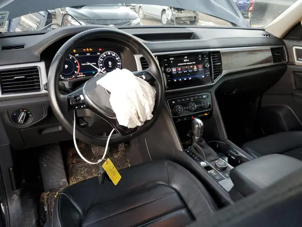 1V2NR2CAXJC573725 2018 VOLKSWAGEN ATLAS - Image 8