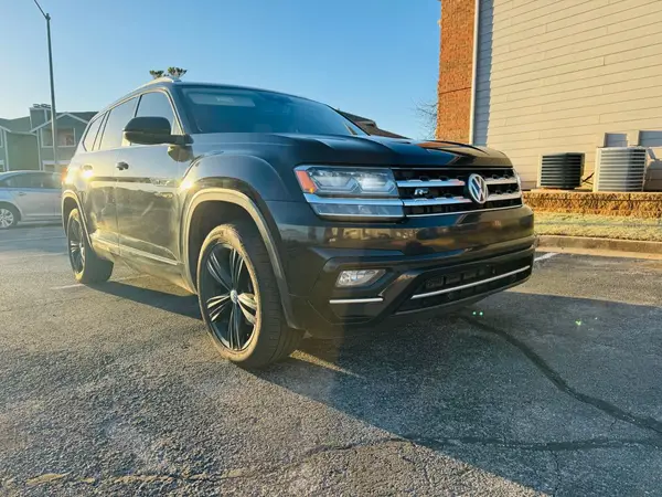 1V2PR2CA0JC557879 2018 VOLKSWAGEN ATLAS - Image 1