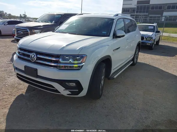 1V2PR2CA2JC558144 2018 VOLKSWAGEN ATLAS - Image 2