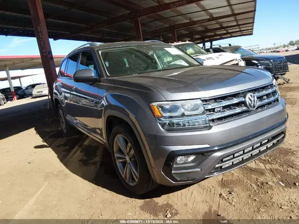 1V2PR2CA4JC560977 2018 VOLKSWAGEN ATLAS - Image 1