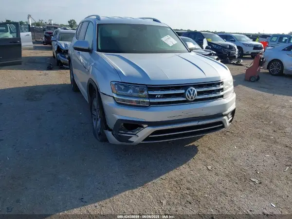 1V2PR2CA4JC574832 2018 VOLKSWAGEN ATLAS - Image 1