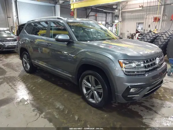 1V2PR2CA7JC570421 2018 VOLKSWAGEN ATLAS - Image 1