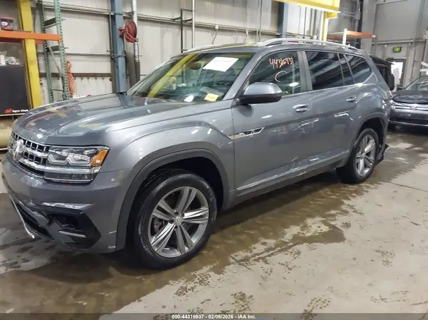1V2PR2CA7JC570421 2018 VOLKSWAGEN ATLAS - Image 2