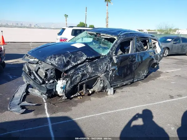 1V2PR2CA7JC584092 2018 VOLKSWAGEN ATLAS - Image 2
