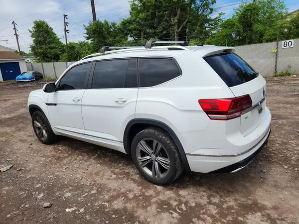 1V2PR2CA8JC572923 2018 VOLKSWAGEN ATLAS - Image 2