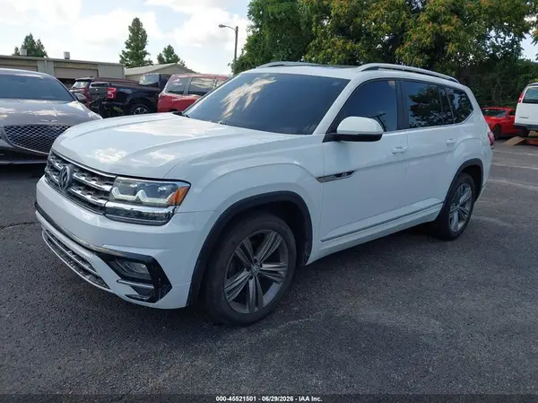 1V2SR2CAXJC585084 2018 VOLKSWAGEN ATLAS - Image 2
