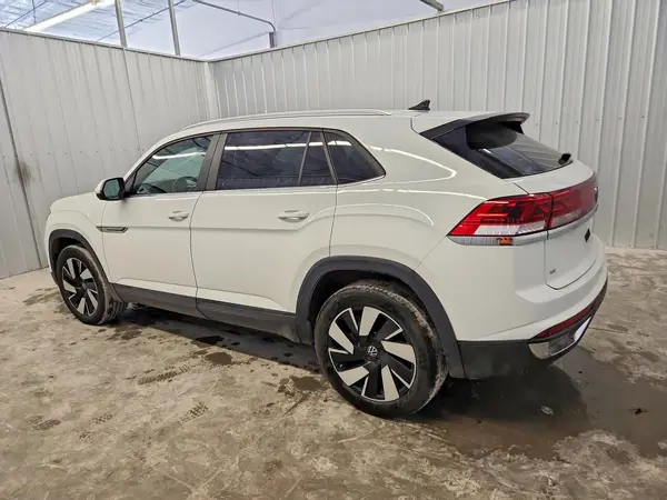1V2WE2CA2SC201829 2025 VOLKSWAGEN ATLAS - Image 2