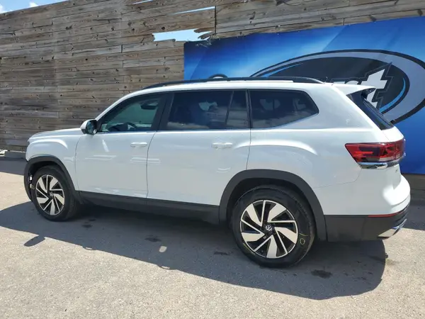1V2WR2CA2SC540398 2025 VOLKSWAGEN ATLAS - Image 2
