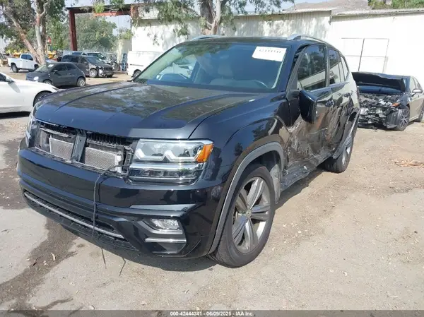 1V2XR2CA9KC520010 2019 VOLKSWAGEN ATLAS - Image 2