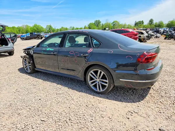 1VWAA7A30JC000516 2018 VOLKSWAGEN PASSAT - Image 2