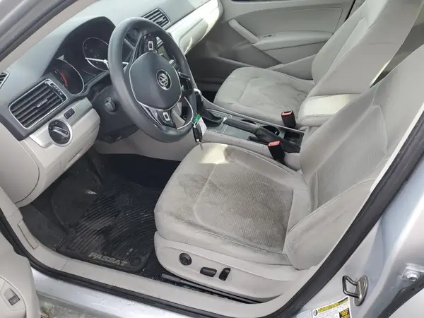 1VWAA7A30JC001360 2018 VOLKSWAGEN PASSAT - Image 1