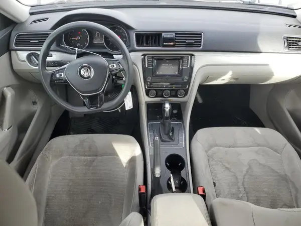 1VWAA7A30JC001360 2018 VOLKSWAGEN PASSAT - Image 2