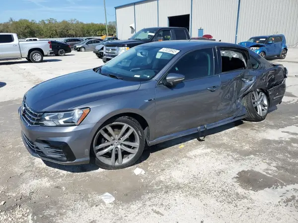 1VWAA7A30JC013394 2018 VOLKSWAGEN PASSAT - Image 1