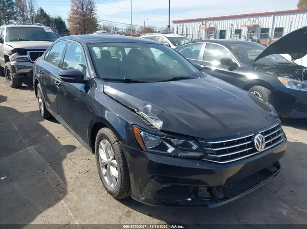 1VWAA7A30JC014982 2018 VOLKSWAGEN PASSAT - Image 1